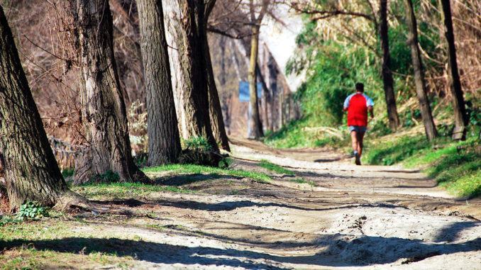 Polizia controlla podista al percorso verde e scopre immigrazione clandestina