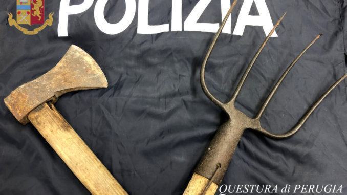 Aggressioni ripetute alla vicina di casa, donna denunciata nell'Assisano