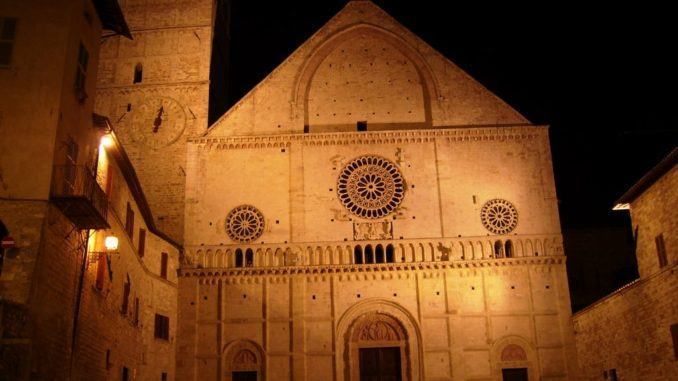 Assisi by night, l'altra Assisi, una visita guidata della città di notte