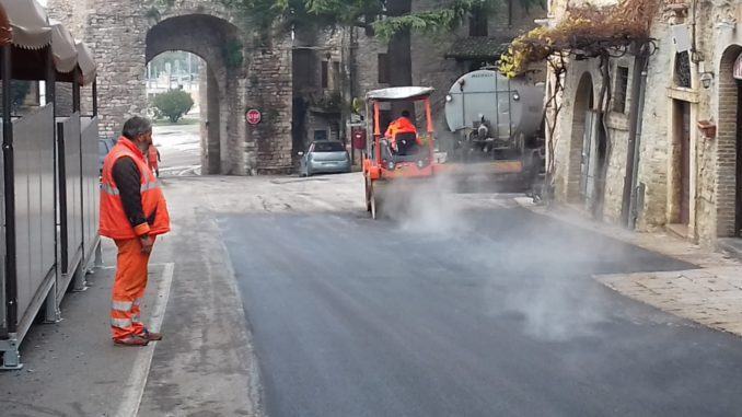 Sono cominicati i lavori di asfaltatura a Borgo San Pietro ad Assisi
