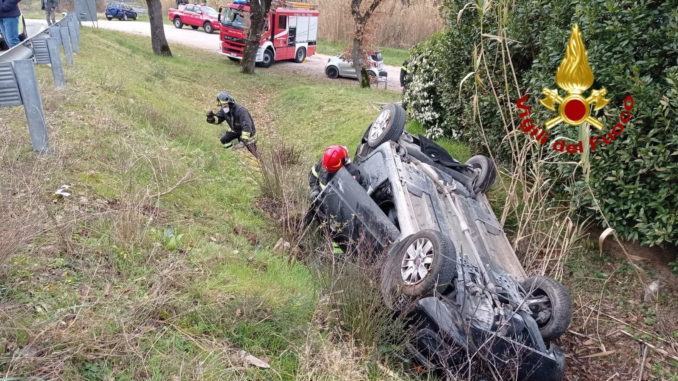 Incidente stradale a Capodacqua di Spello, suv esce di strada e si ribalta