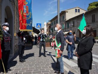 Festa 25 aprile, corone davanti a lapide, Stoppini, dovere ricordare