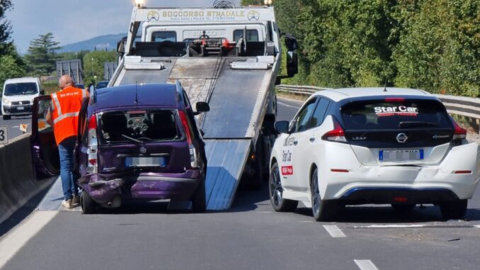 Tamponamento a catena sulla 75 Centrale Umbra a Rivotorto, ferite tre persone