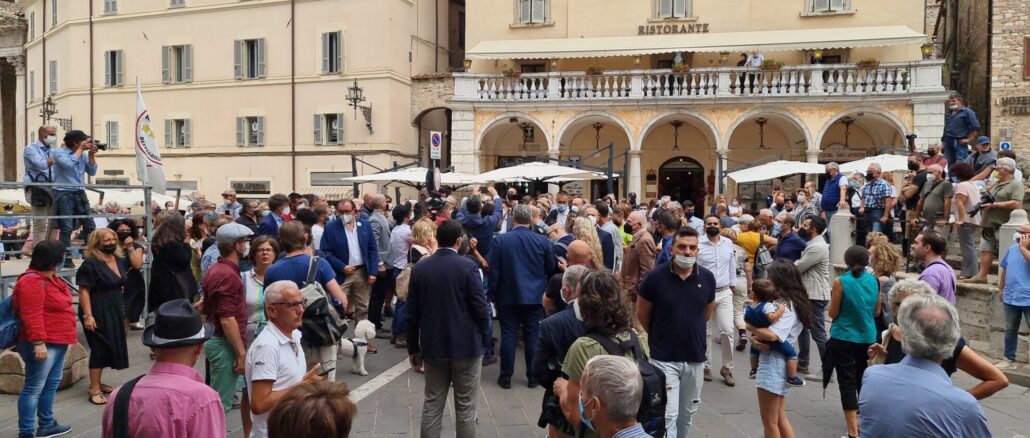 Elezioni Assisi, polemiche e comunicazioni, di due big in orbita