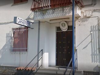 Evade dai domiciliari e aggredisce un passante denunciato dai carabinieri