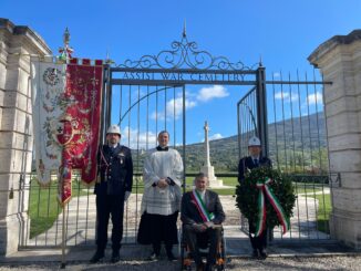Sindaco Foligno Stefano Zuccarini ha deposto corona al cimitero di guerra a Rivorto di Assisi