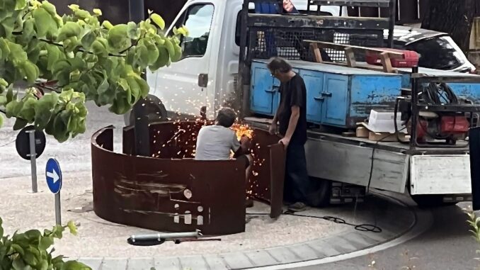 Video virale ironico e la rotatoria di Rivotorto è stata aggiustata