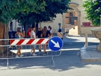 Polemiche ad Assisi per le Transenne in Via Sant’Agnese