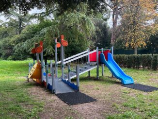 Installati nuovi giochi per i bimbi, a Santa Maria degli Angeli