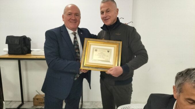 E' stato rieletto il direttivo dell'Automotoclub Storico Assisano. Confermato alla guida del Club il Presidente Marco Capomaccio (nella foto insieme al Vicesindaco del comune di Assisi Valter Stoppini).