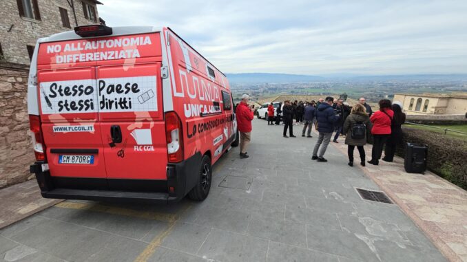 La Cgil in Umbria con il Camper dei Diritti, c'era Rosy Bindi