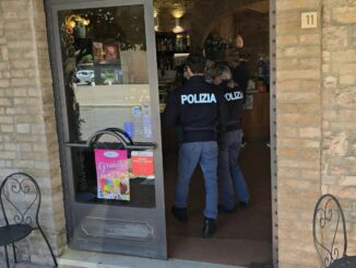 Poliziotto ferito durante una rapina in un bar a Santa Maria degli Angeli