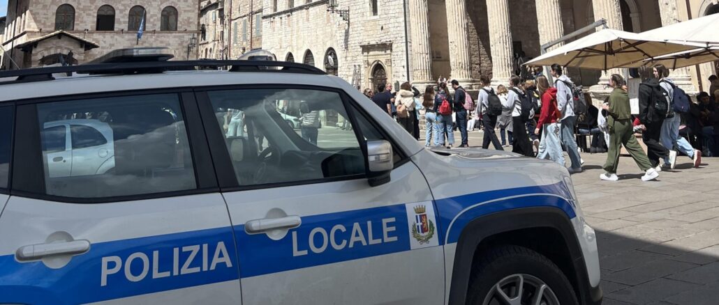 Assisi viabilità nuovi blocchi auto in via Porta Perlici