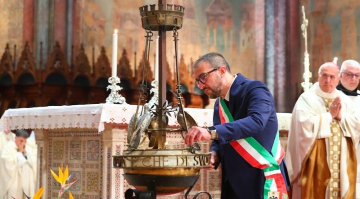 Abruzzo accende la lampada votiva di San Francesco di Assisi