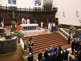 Carabinieri e istituzioni unite per memoria e tradizione