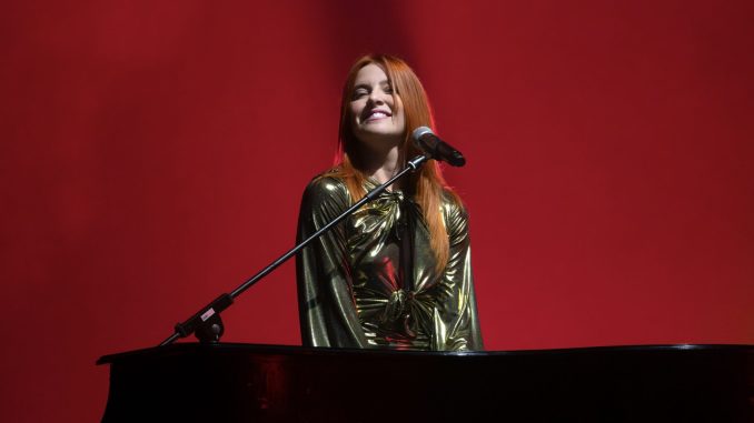 Noemi incanta Assisi, il Lyrick gremito per il Nostalgia Tour