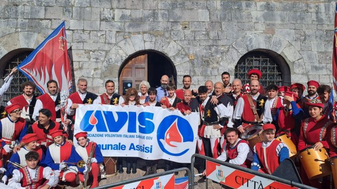 Sbandieratori di Assisi donano sangue con AVIS per la città