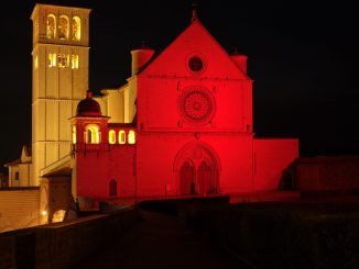 Basilica di Assisi illumina il dono nel GivingTuesday