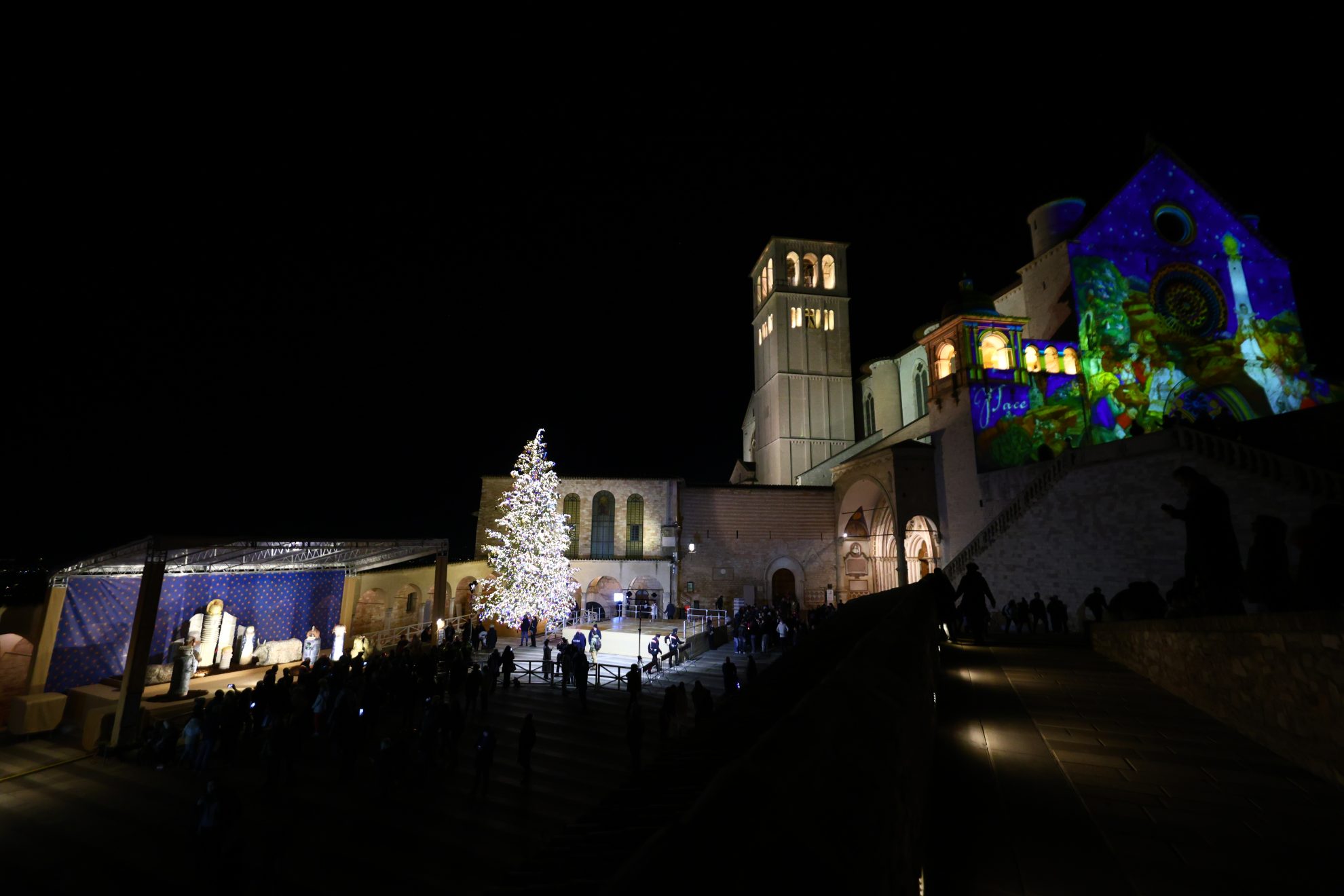 Assisi accende Natale e illumina Basilica con arte e fede