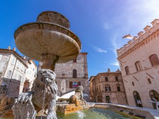 Assisi Scende In Piazza: Libero Trentini Ora!