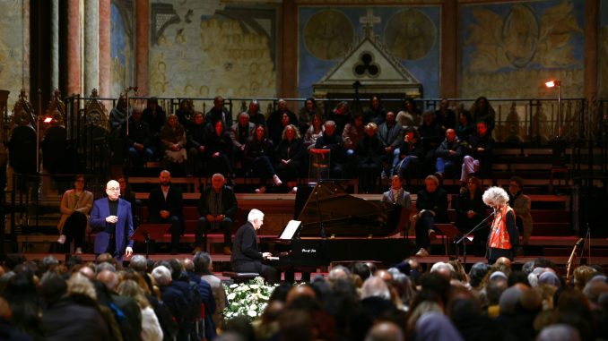 Francesco rivive in Basilica con Cazzullo e Branduardi