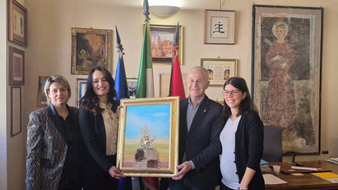 Pace, l'impronta di Moira Lena Tassi unisce Assisi al mondo