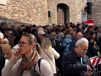 Pellegrini ad Assisi: la sfida della domenica tra i vicoli