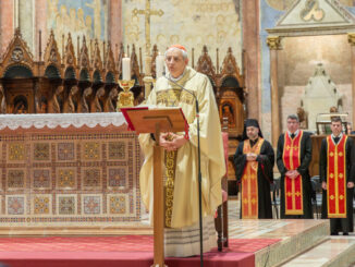 Il cardinale Zuppi guida la preghiera per la pace in Ucraina