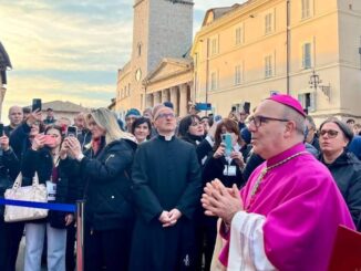 Nuovo vescovo per la diocesi Accrocca si insedia tra i fedeli