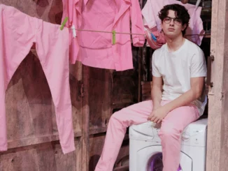 Il ragazzo dai pantaloni rosa arriva ad Assisi con il musical