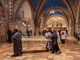 Ostensione finita: san Francesco torna nel cuore di Assisi