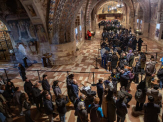 Centomila pellegrini venerano le spoglie di san Francesco