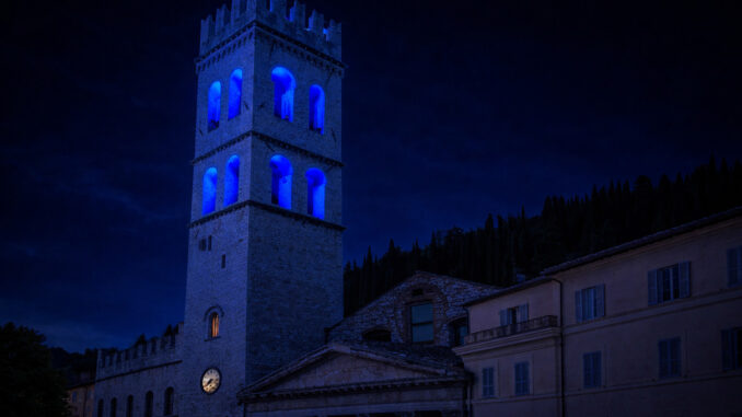 Autismo e la Torre del Popolo blu per la sensibilizzazione