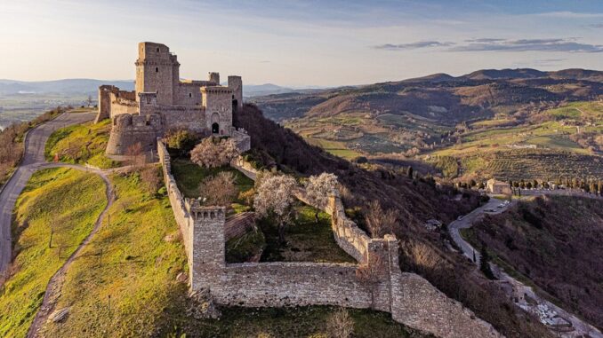 Michelangelo Pistoletto celebra Francesco nella città serafica