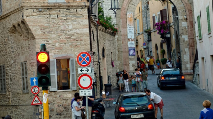 Calendimaggio Assisi modifica la viabilità nel centro storico