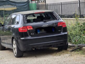 Paura in via Duca degli Abruzzi, esplode auto nella notte, danneggiate altre tre