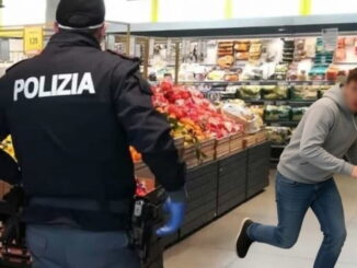 Spaccio di hashish in centro commerciale, giovane denunciato
