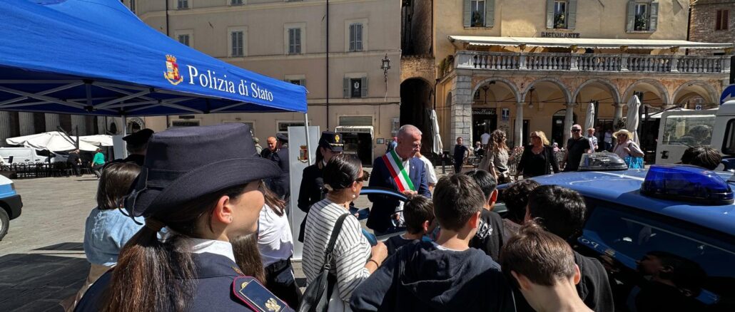Bambini scomparsi: la Polizia di Stato scende in piazza