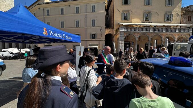 Bambini scomparsi: la Polizia di Stato scende in piazza