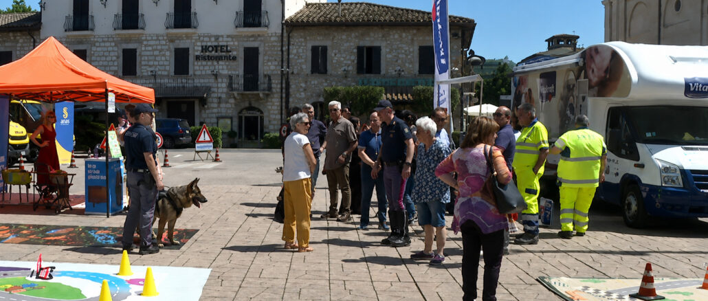 Un camper contro l'abbandono degli animali ad Assisi