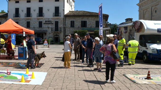 Un camper contro l'abbandono degli animali ad Assisi